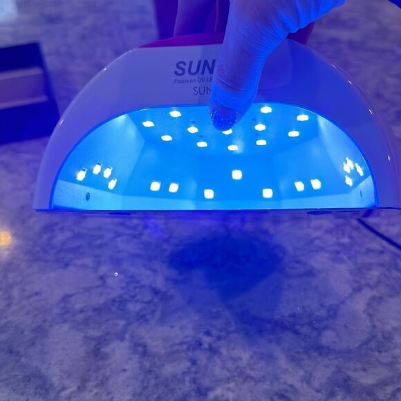 ✨ Sunuv Gel Nail UV Light with 4 Different Timers - Picture 4 of 4